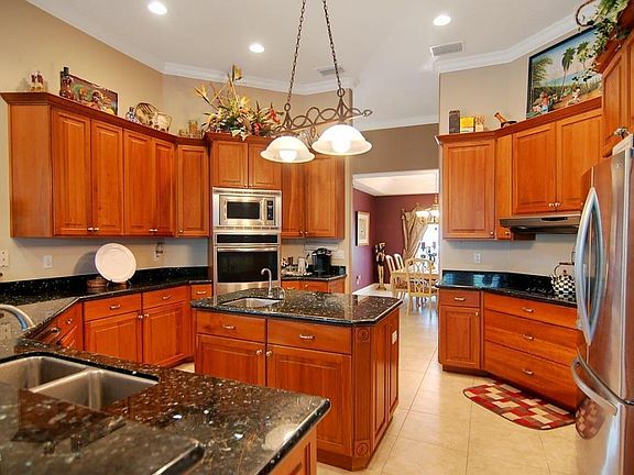 4th image of 687 Nicklaus Dr