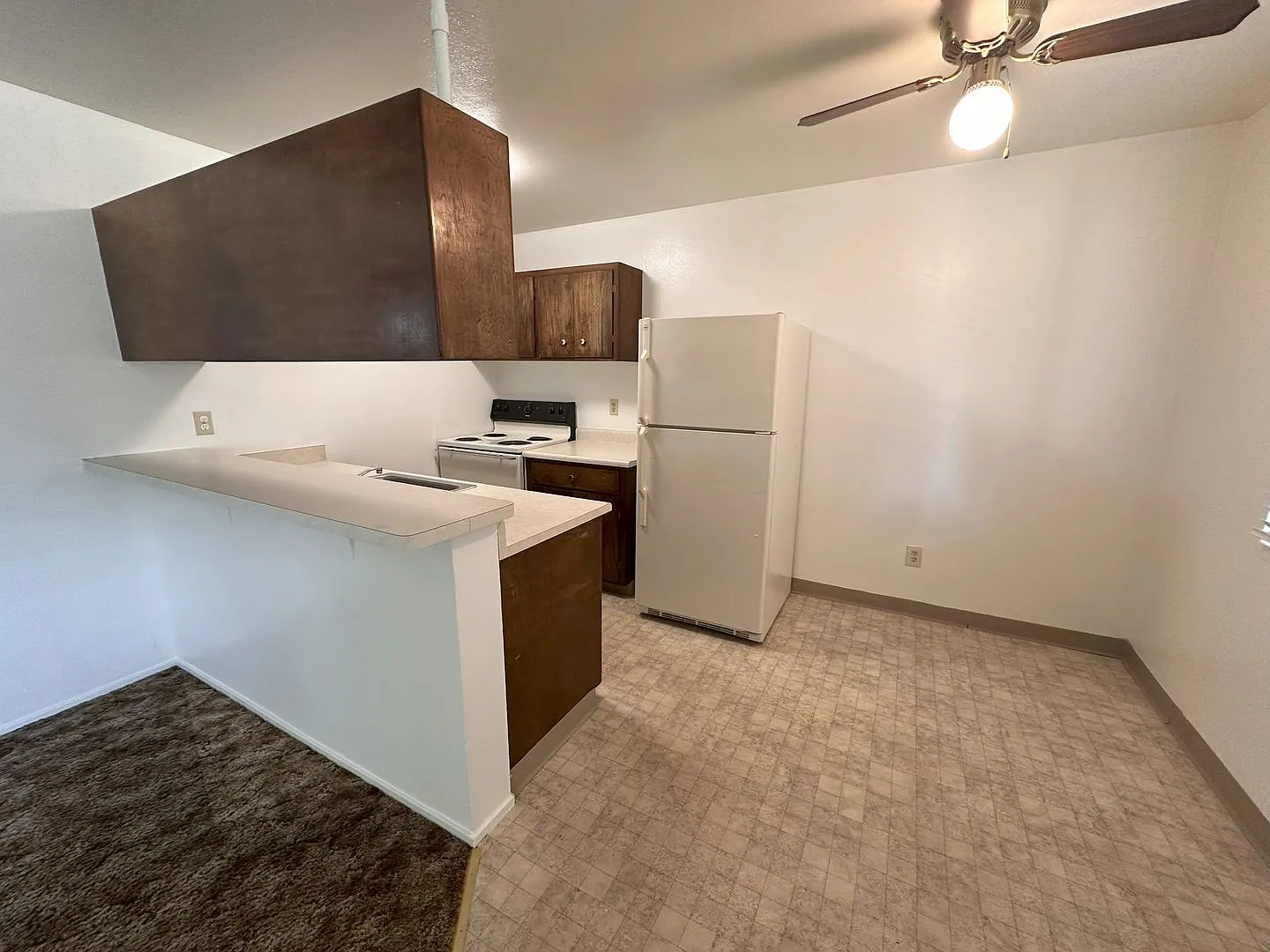 2 Bedroom, 1 Bathroom Apartment — Photo 1