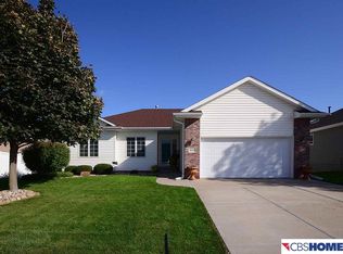16538 Cottonwood St, Omaha, NE 68136