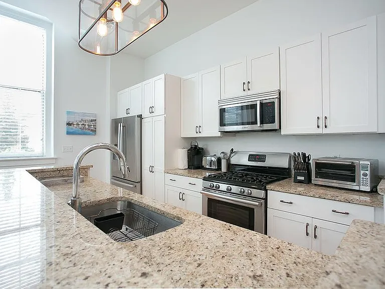 32 Carey St #1D — Photo 1