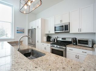 32 Carey St APT 1D, Newport, RI 02840
