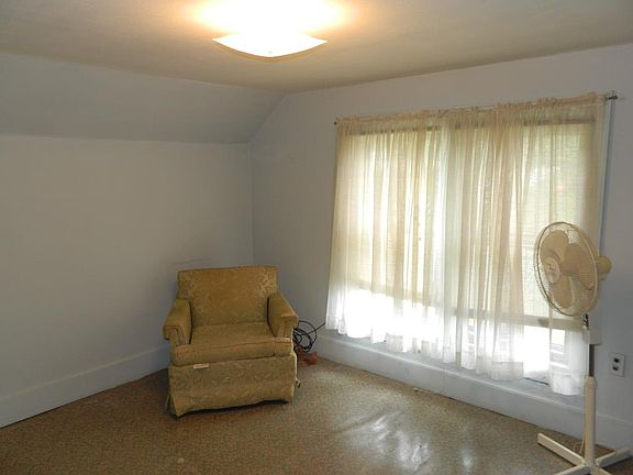 2nd image of 102 Sprinkle Ave