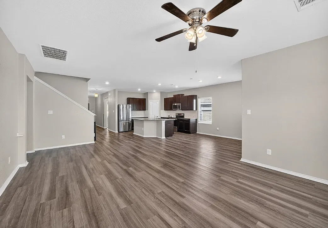 6 bed, 2840 sqft, $2,800 — Photo 4