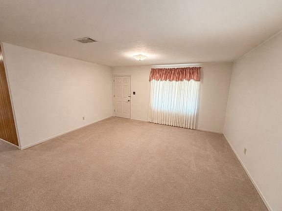 4th image of 803 Spring St