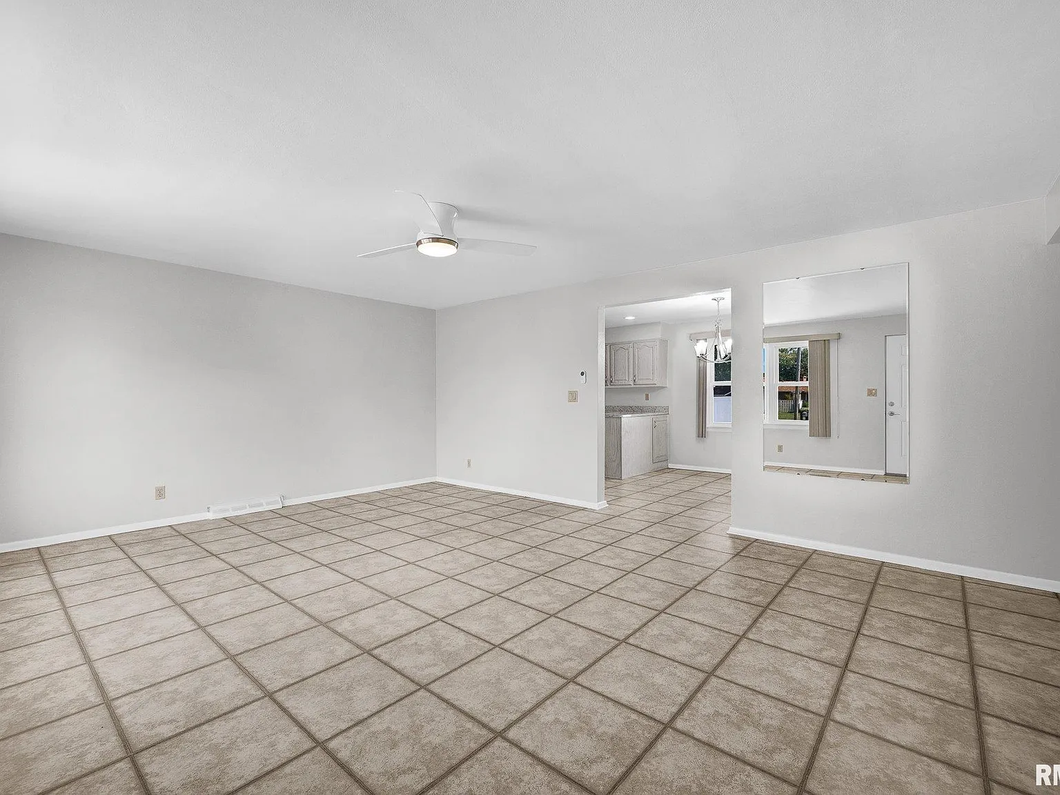 3 bed, 1.5 bath, 1360 sqft, $2,300 — Photo 3