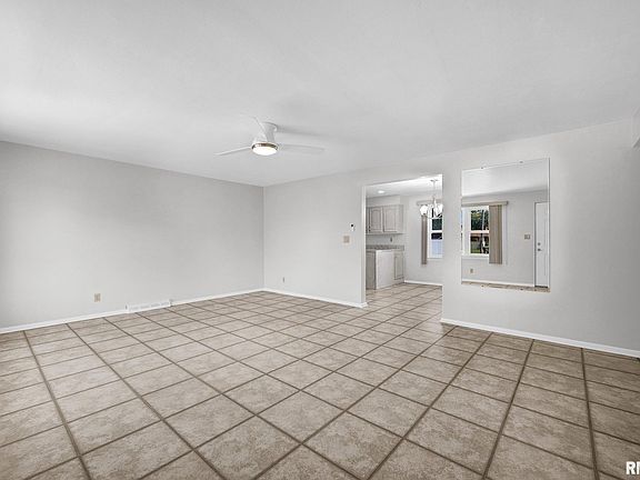 3rd image of 3422 N Rockwood Rd