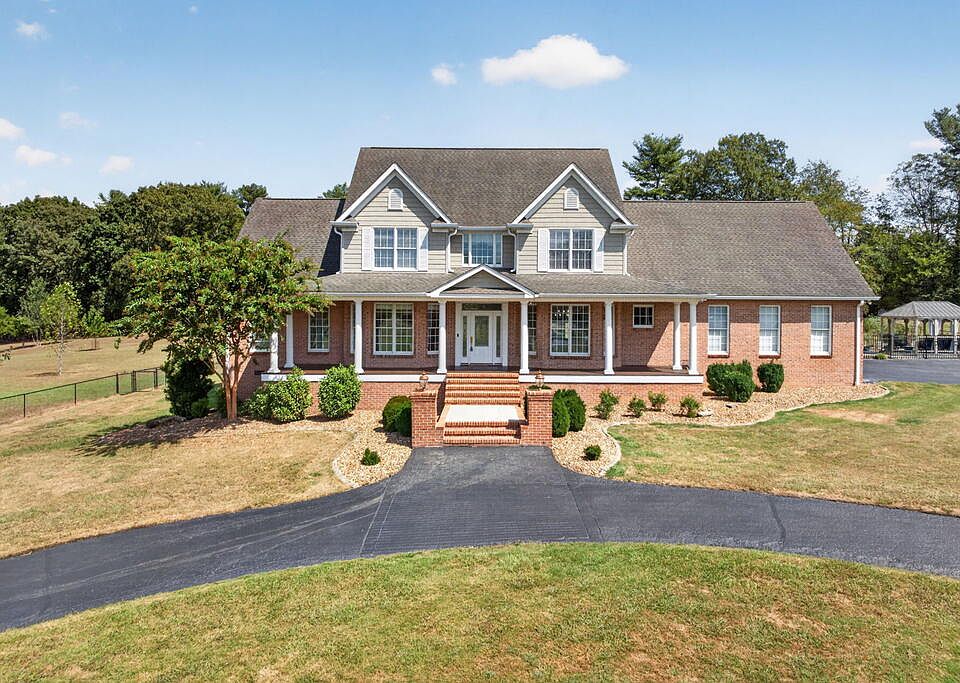1st image of 346 Parkway Rd