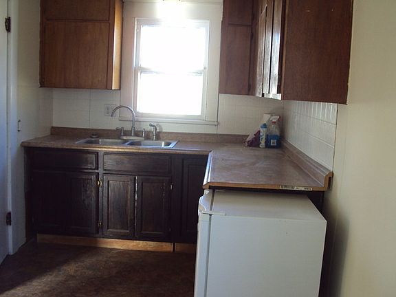 4th image of 829 S National Ave