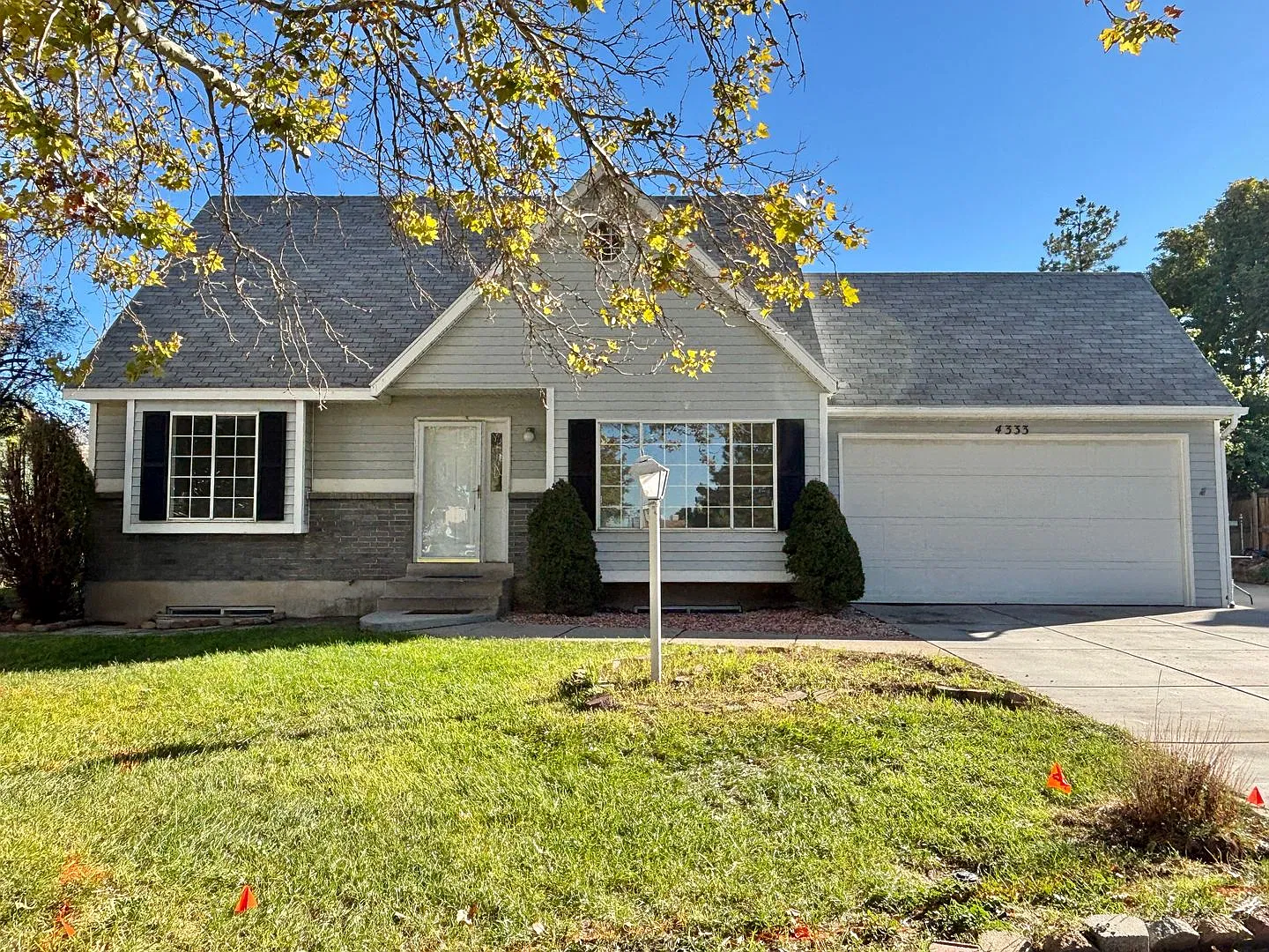 Unique Cape Cod Home in Sunset Hills! — Photo 1