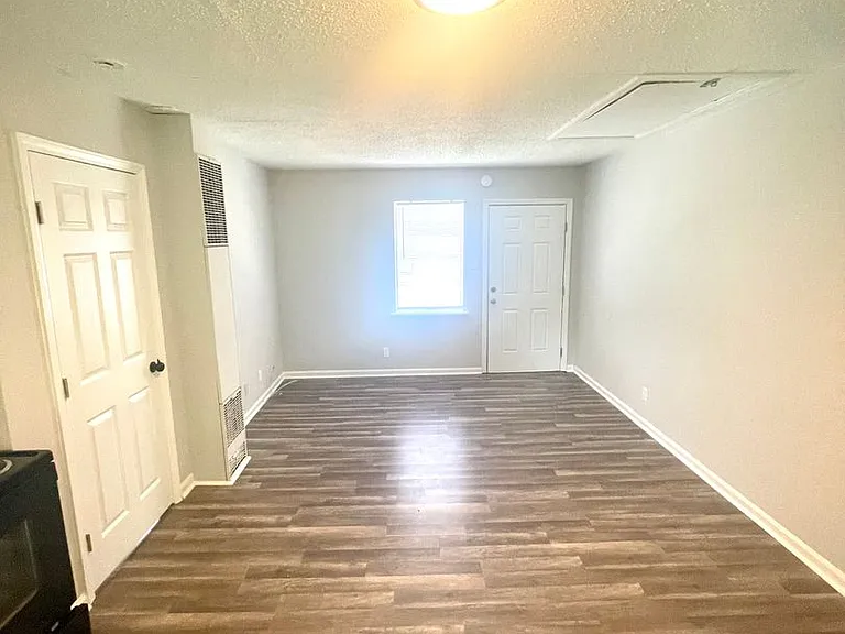 306 N Jackson St — Photo 5