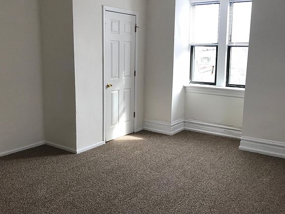 3rd image of 3167 Iowa Ave
