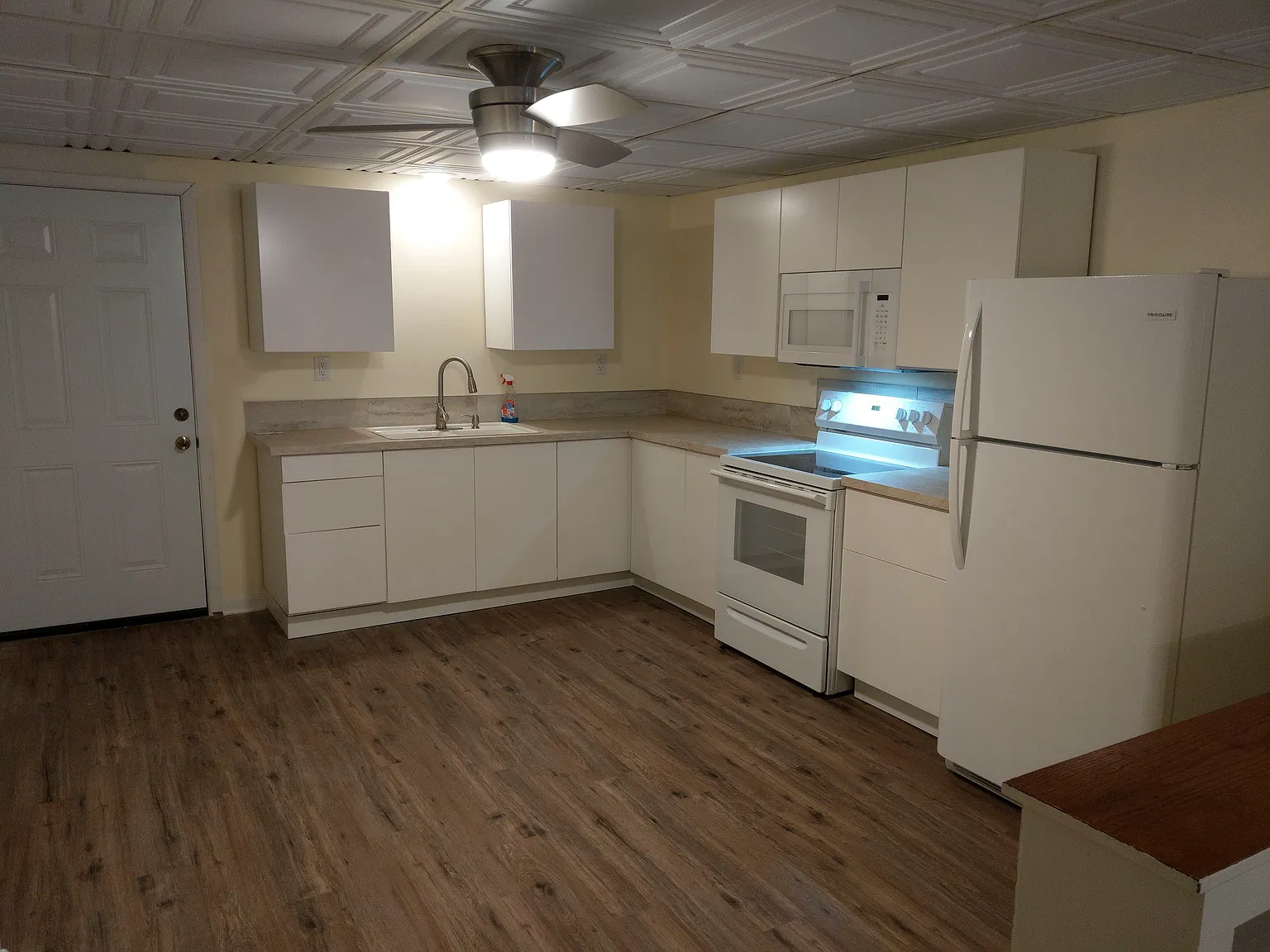 3 bed, 1100 sqft, $900 — Photo 3