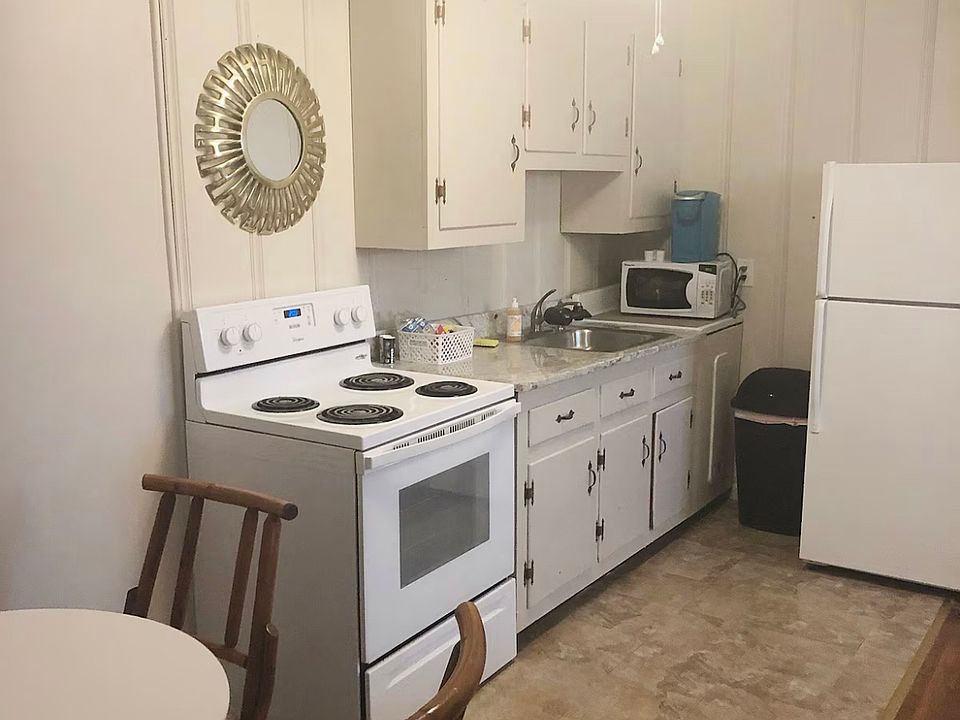 2nd image of 205 Walker Ave NE #8