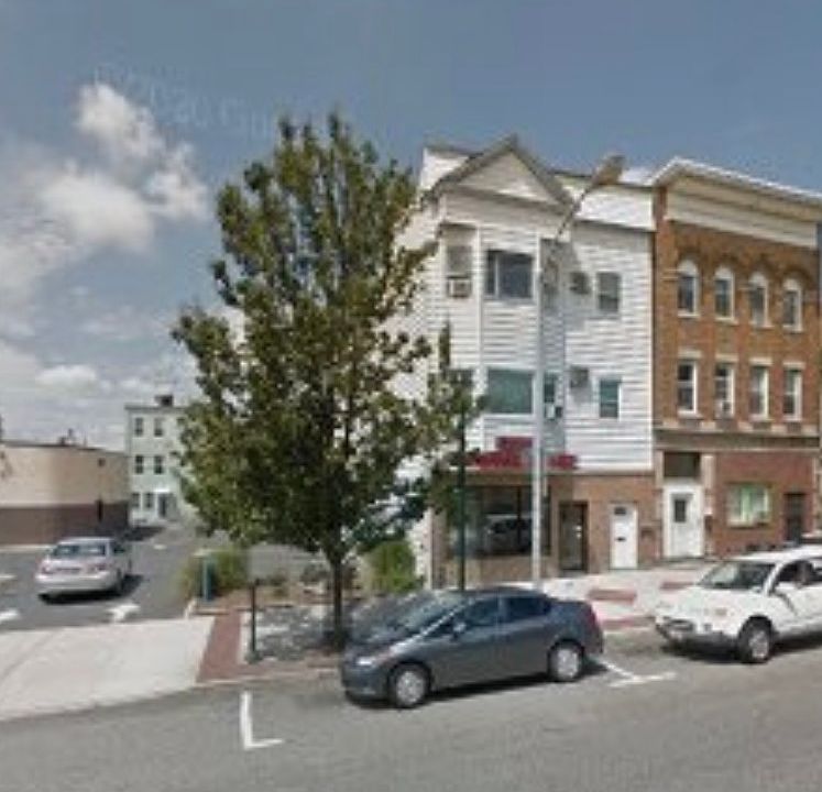 1st image of 17 Kearny Ave Floor 1