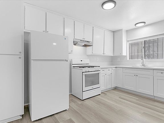 5th image of 2919 Baldwin St APT C