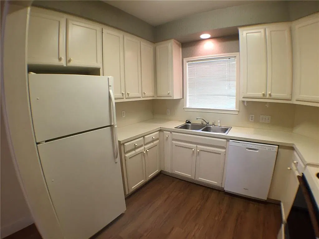 2 bed, 1.5 bath, 816 sqft, $1,395 — Photo 4
