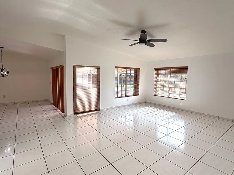 18600 SW 127th Pl — Photo 15