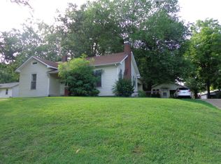 1012 Chickasaw Rd, Paris, TN 38242