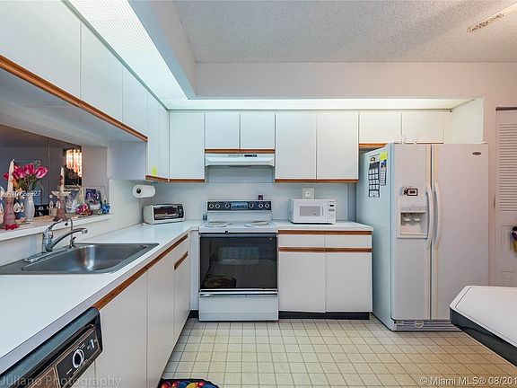 3rd image of 900 SW 128th Ave APT 206D