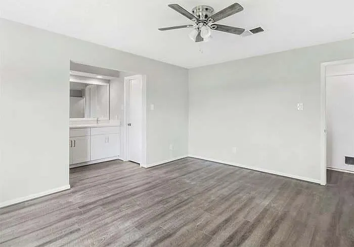 10022 Old Towne Ln — Photo 9