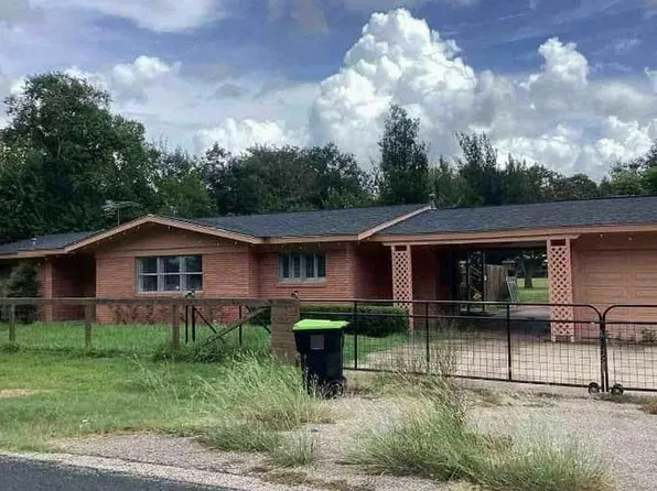 1412 N Rusk St, Wharton, TX 77488