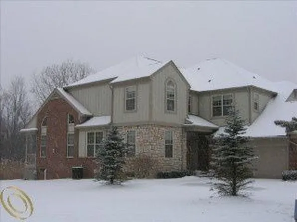 3838 Winding Brook Cir #1, Rochester Hills, MI 48309