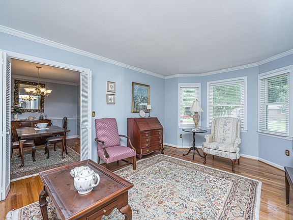 5th image of 807 Bruce St