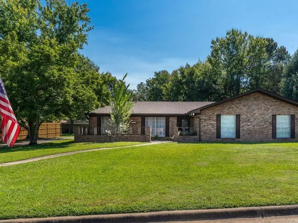 1004 Stuart Ln, Marshall, TX 75672