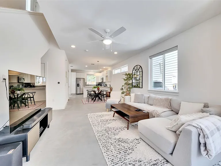 814 N Bluff Dr #82 — Photo 2