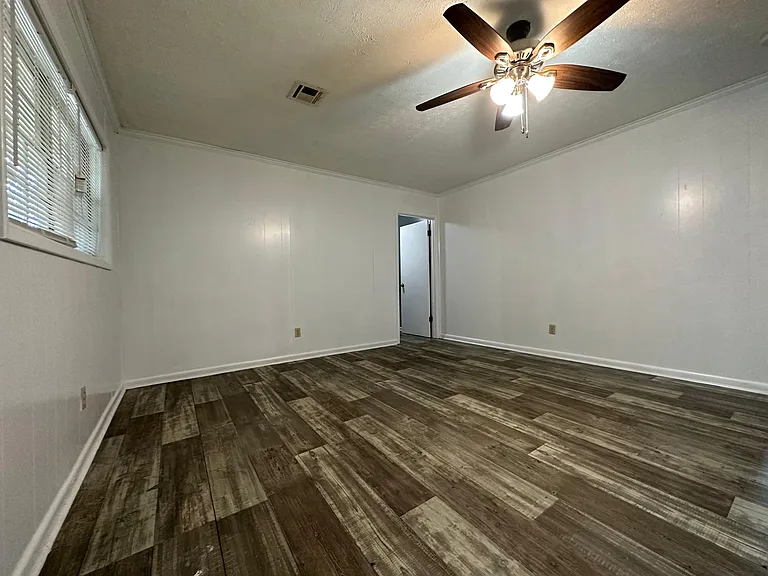 2717 S Wallace Dr — Photo 5