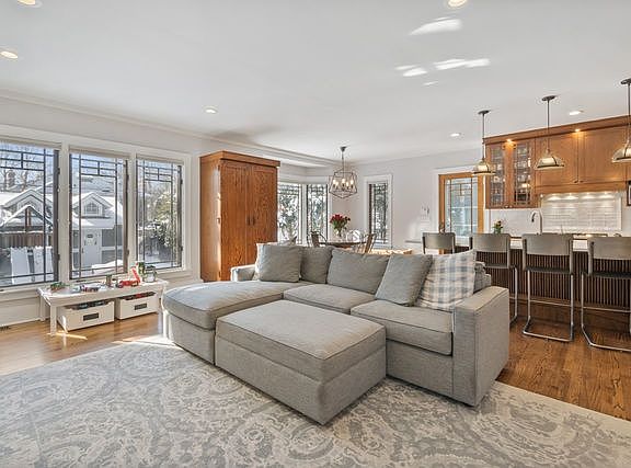 5th image of 1025 Greenwood Ave