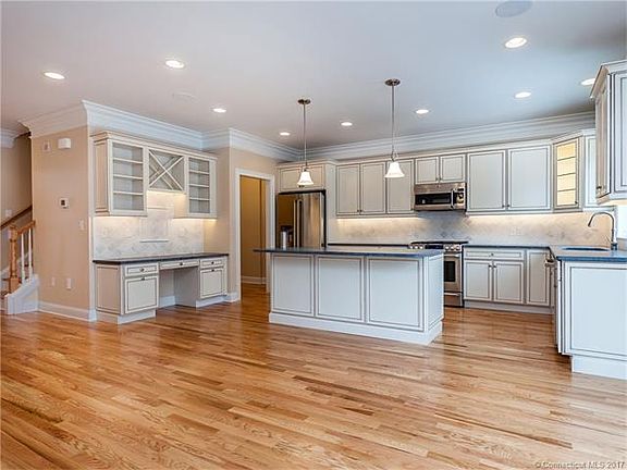 4th image of 204 Hunters Dr #204