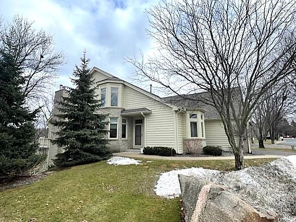 2nd image of 2071 Sherwood Ln