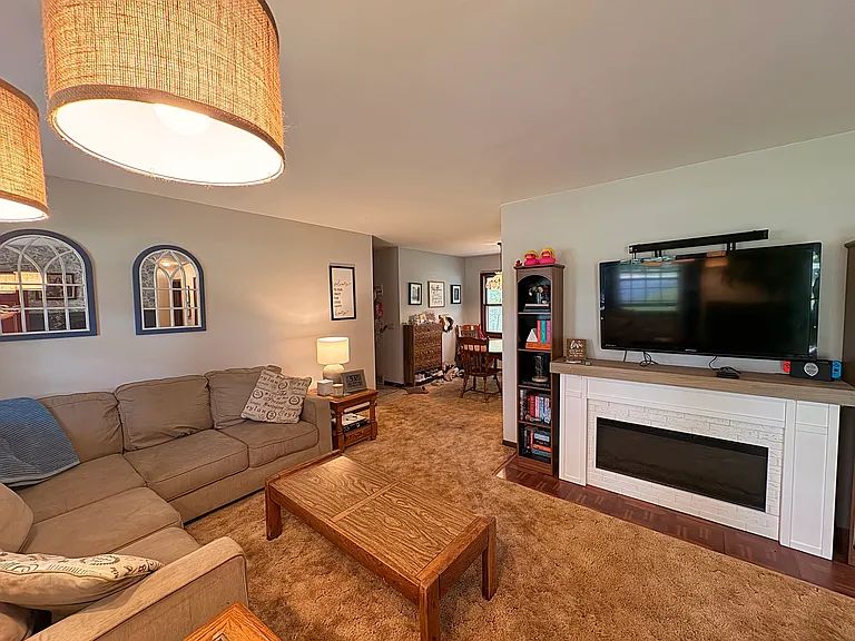 5570 Victorian Way — Photo 6