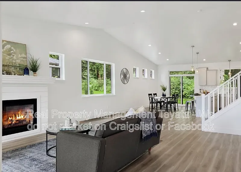 4 bed, 2.5 bath, 2116 sqft, $3,200 — Photo 2
