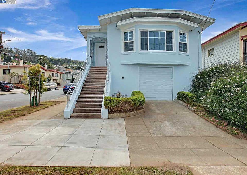 1st image of 240 Naylor St