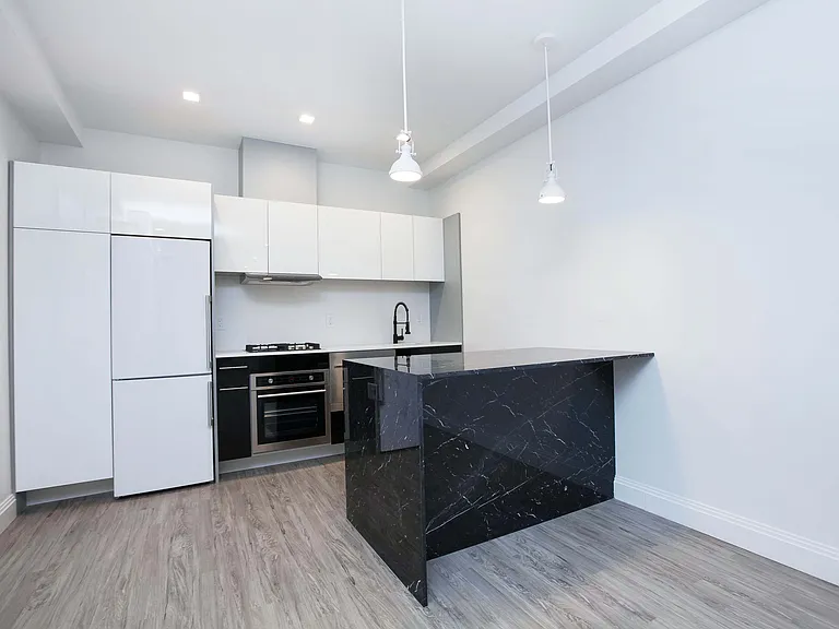 139 Alexander Ave #A2 — Photo 6