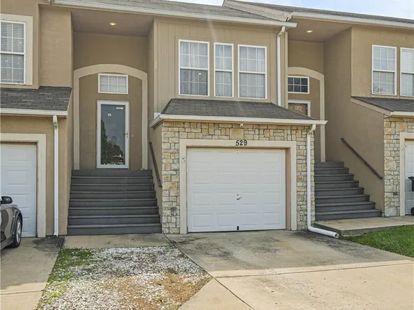 529 S Woodson Ln, Gardner, KS 66030