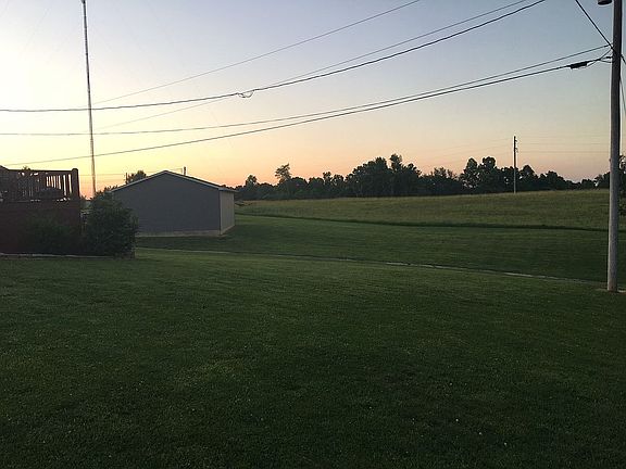 4th image of 404 Meadow Ct