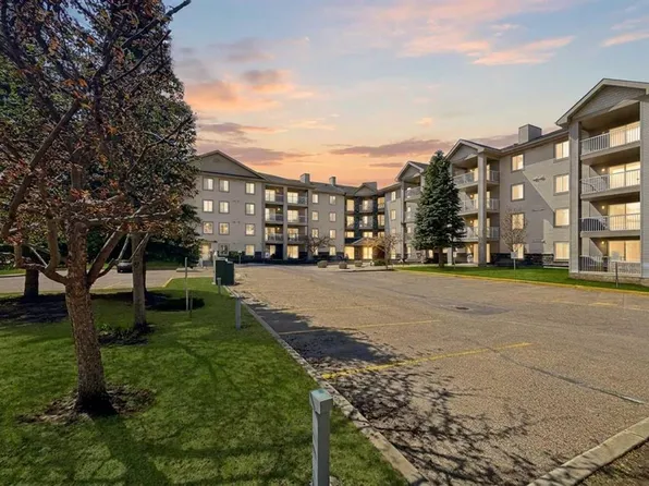 60 W Lawford Ave #105, Red Deer, AB T4R 3E9
