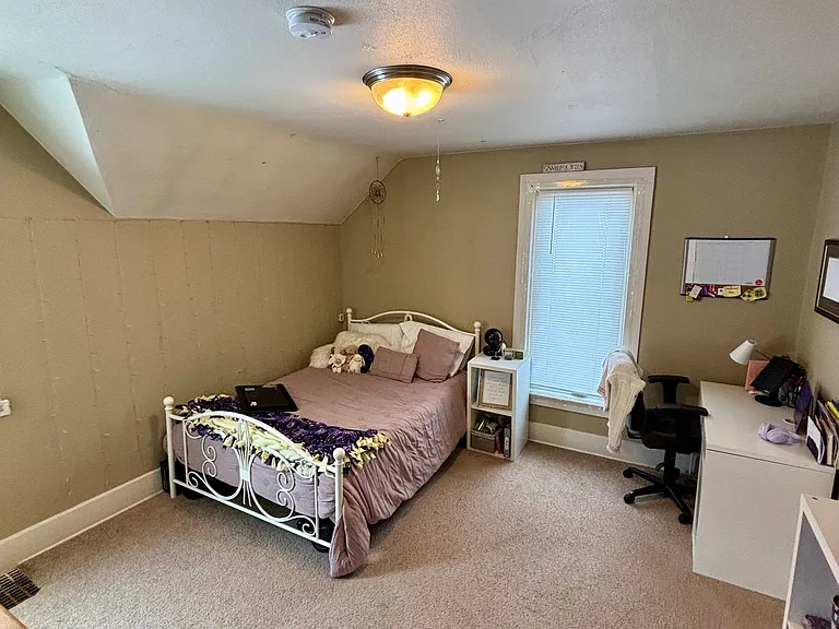 208 E Lewis St — Photo 5