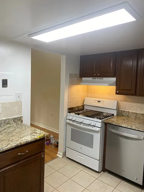 2 bed, 957 sqft, $2,000 — Photo 3
