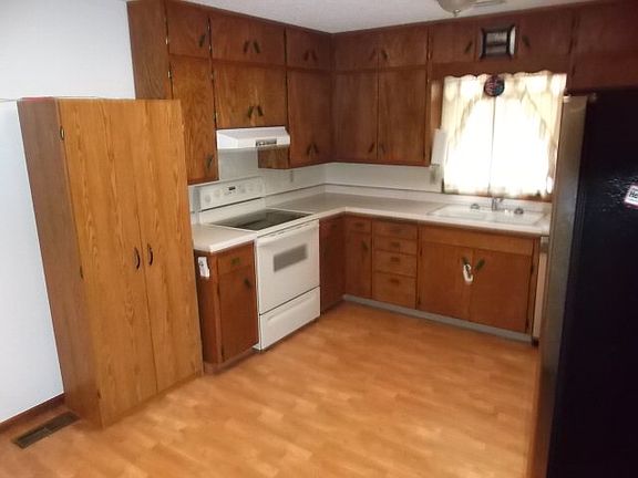 4th image of 2028 W 11th St
