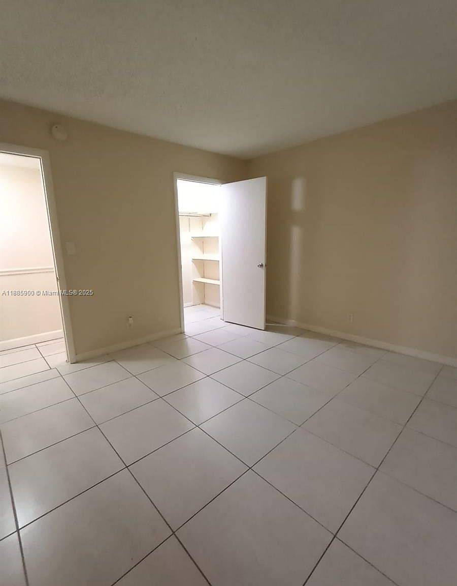 430 Commodore Dr APT 104