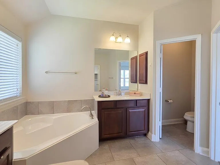 8206 Oxbow Manor Ln — Photo 28