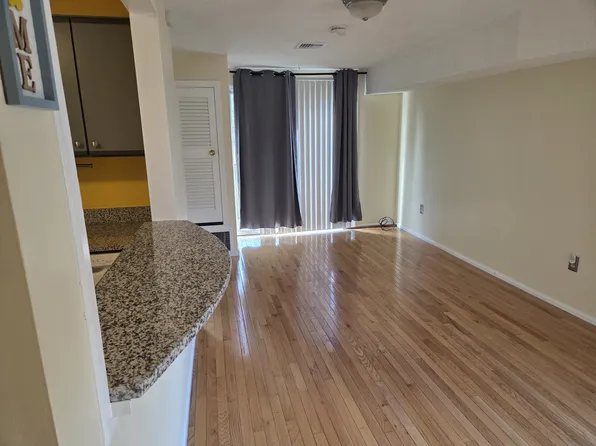 1036 Middlesex St APT 9, Lowell, MA 01851