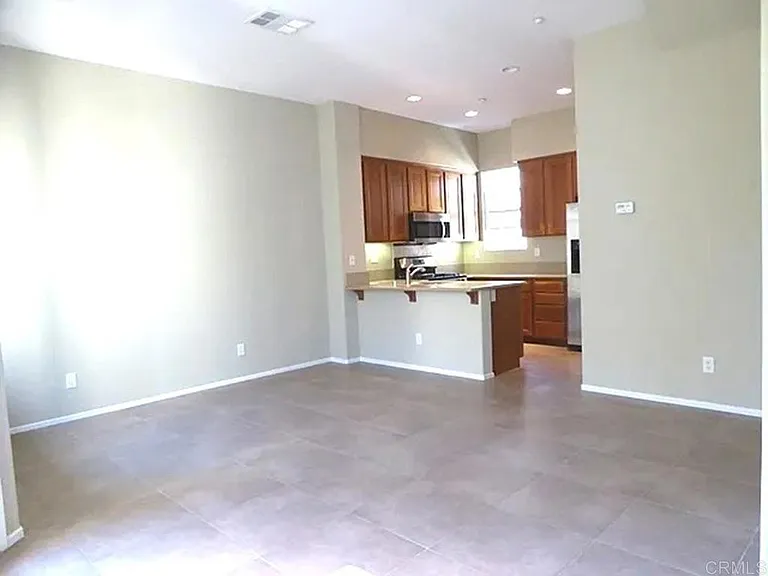 472 Almond Rd — Photo 2