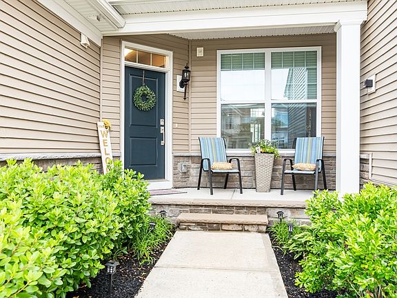 2nd image of 4 Plover Ln #4