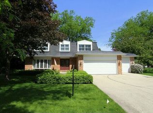 1111 Pine Tree Ln, Libertyville, IL 60048