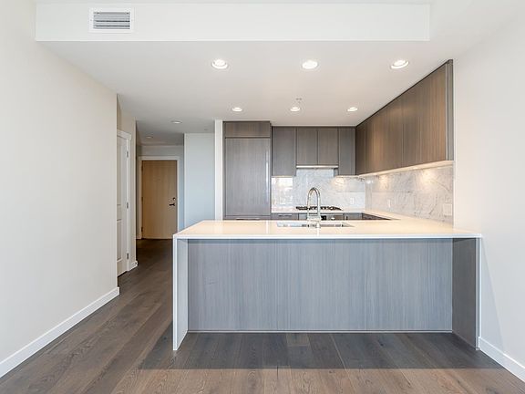 5th image of 3533 Ross Dr #903